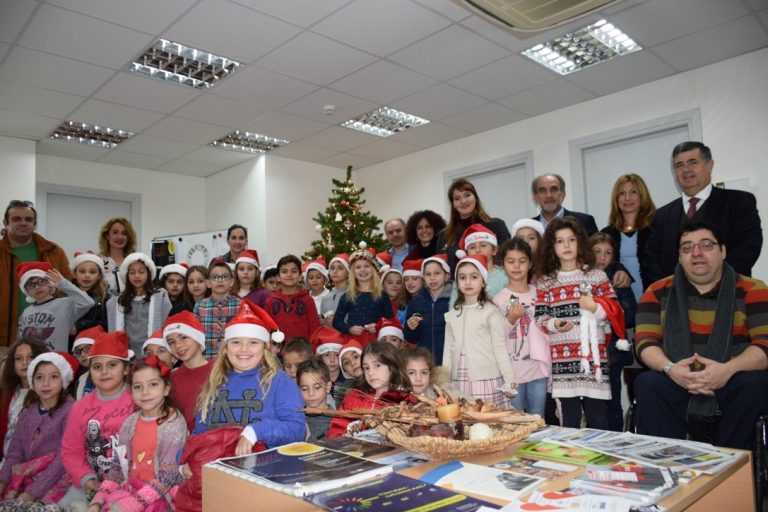 Κάλαντα στον Περιφερειάρχη από τους μαθητές του 45ου Δημοτικού Σχολείου Πατρών