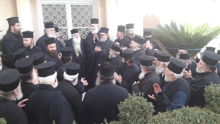 Επιστολή ιερέων της Ι.Μ. Καλαβρύτων και Αιγιαλείας για να μην παραιτηθεί ο κ. Αμβρόσιος