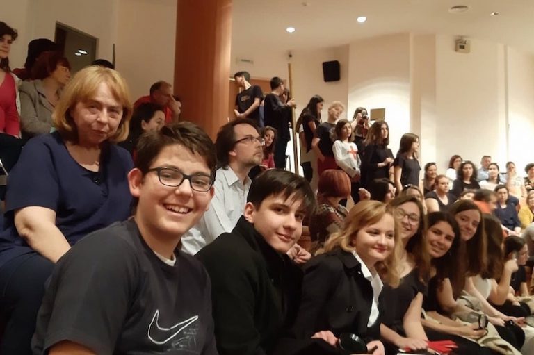 Μάγεψαν το κοινό οι νεαροί «ντετέκτιβ» της Λέσχης Ανάγνωσης του 2ου Γυμνασίου Αιγίου