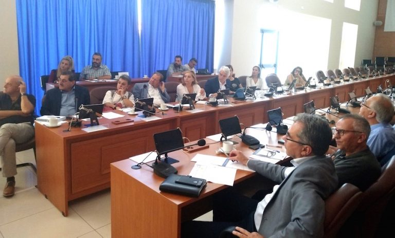 Σύσκεψη Φαρμάκη με τους Δημάρχους της Αχαΐας: “Εχθρός μας ο χρόνος…”