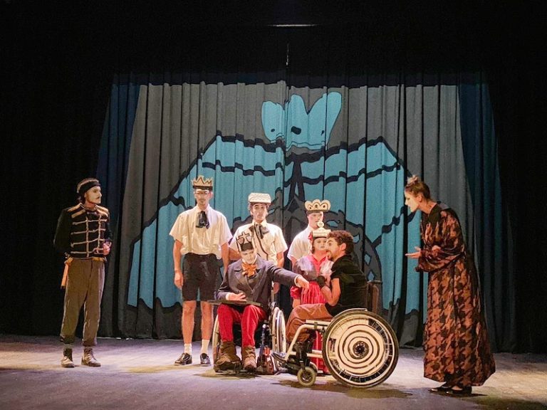 Πραγματοποιήθηκε η θεατρική παράσταση «Hubu Re» για την κοινωνική ένταξη των ΑμεΑ