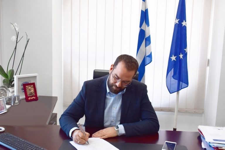 Διευκρινήσεις για τον τρόπο μεταφοράς των μαθητών ζητά ο  Νεκτάριος Φαρμάκης
