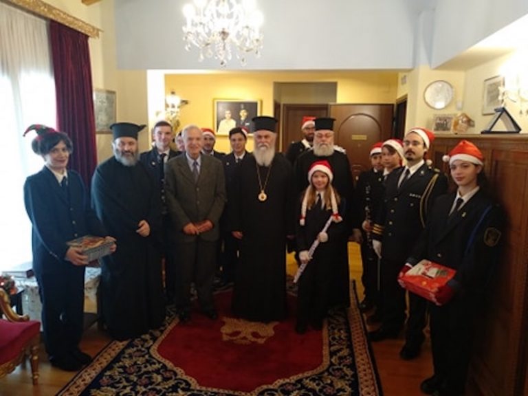 Έπαιξε τα χριστουγεννιάτικα κάλαντα στο Μητροπολίτη κ. Ιερώνυμο η Φιλαρμονική Αιγίου