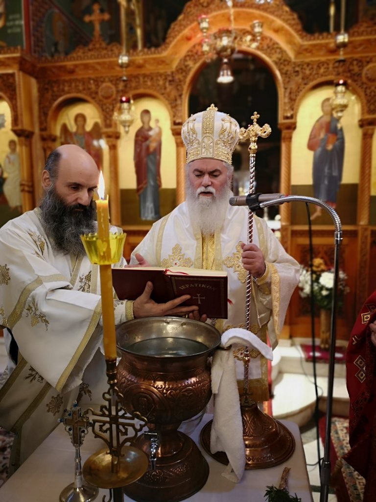 Στον Ιερό Ναό Αγίας Τριάδος Αιγίου ο κ. Ιερώνυμος τέλεσε Θεία Λειτουργία και την ακολουθία του Μεγάλου Αγιασμού