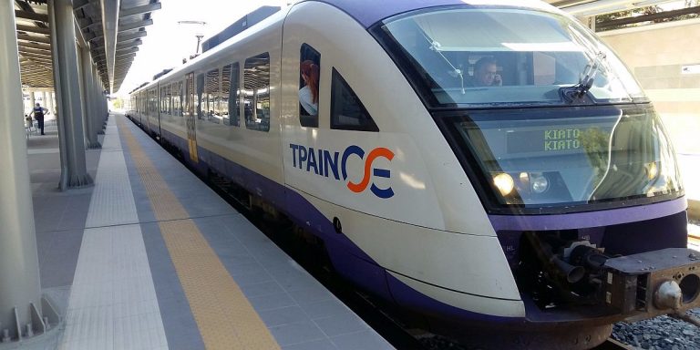 Είναι γεγονός! Το τρένο σφύριξε σήμερα φτάνοντας στο Αίγιο