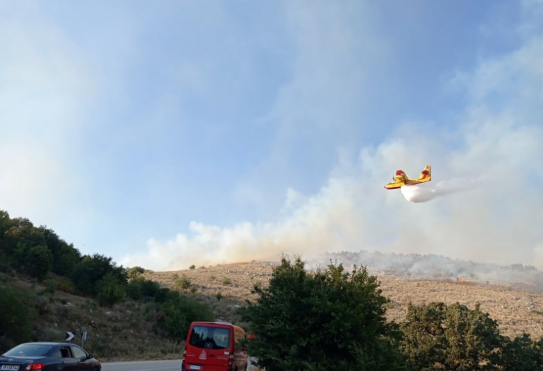 Φωτιά στο Πανόπουλο Ηλείας – Συνδράμει όχημα με δύο άνδρες της Πυροσβεστικής Αιγίου