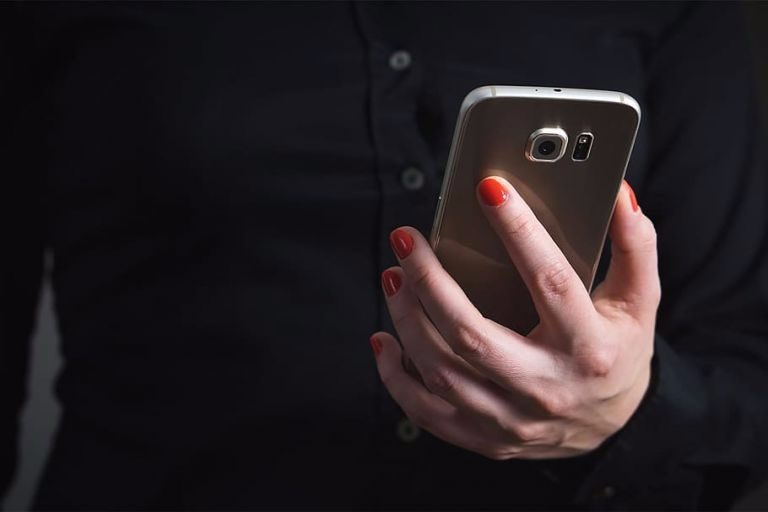 Tα like ως «ναρκωτικό» και ο «φόβος του να μείνεις απέξω»