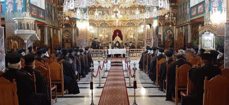 Ιερατική Σύναξη στον Ιερό Μητροπολιτικό Ναό Παναγίας Φανερωμένης Αιγίου υπό τον Σεβασμιώτατο κ. Ιερώνυμο