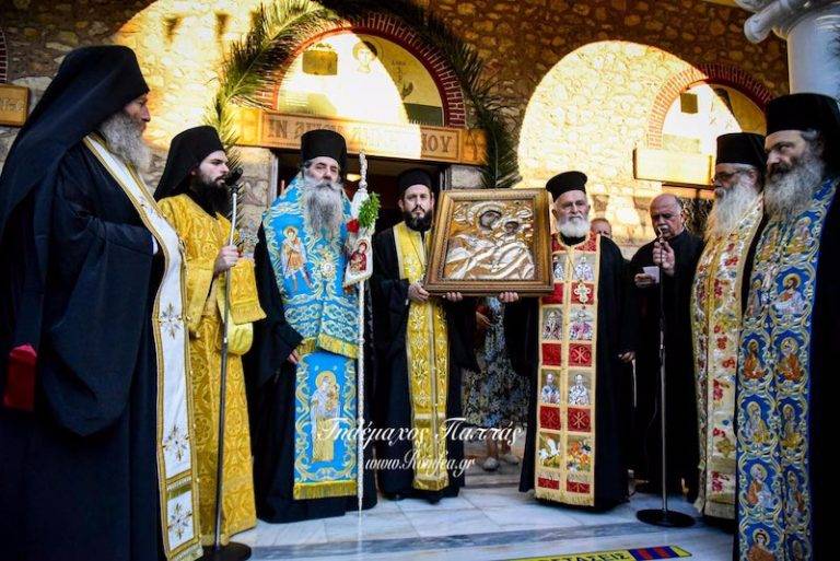 Ο Πειραιάς υποδέχθηκε την θαυματουργή εικόνα της Παναγίας Τρυπητής Αιγίου