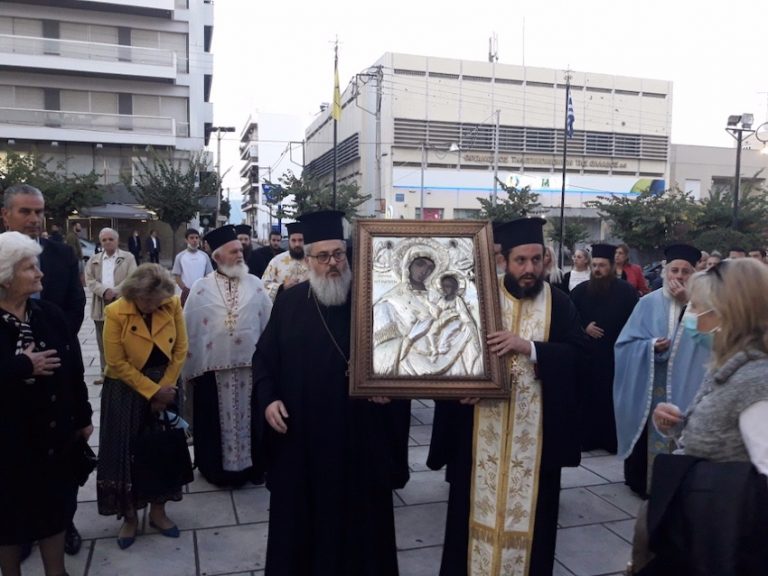 Η Θαυµατουργή Εικόνα της Παναγίας Τρυπητής επέστρεψε στον Θρόνο Της, στον Ιερό Μητροπολιτικό Ναό Αιγίου!