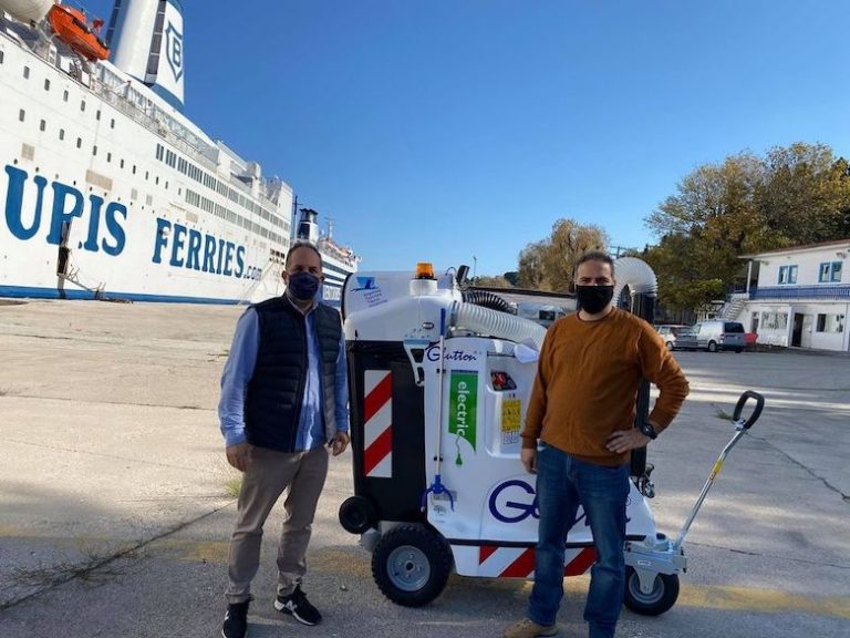 Νέο ηλεκτρικό σάρωθρο “Glutton” στις υπηρεσίες καθαριότητας του Δημοτικού Λιμενικού Ταμείου Αιγιαλείας