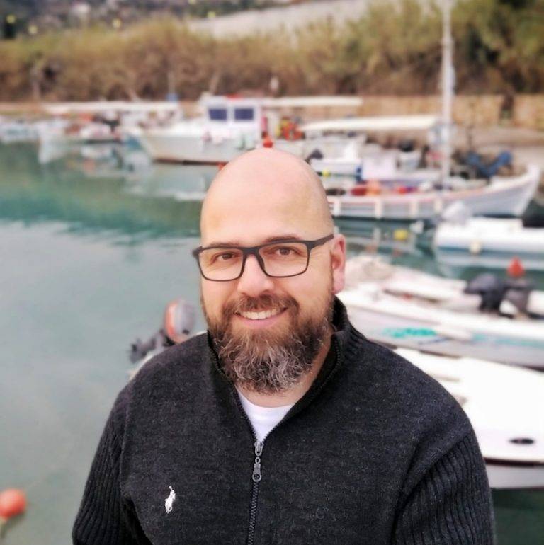 “Carol of the Bells”, το νέο χριστουγεννιάτικο τραγούδι του Aιγειράτη αρχιμουσικού Παναγιώτη Παναγάκου
