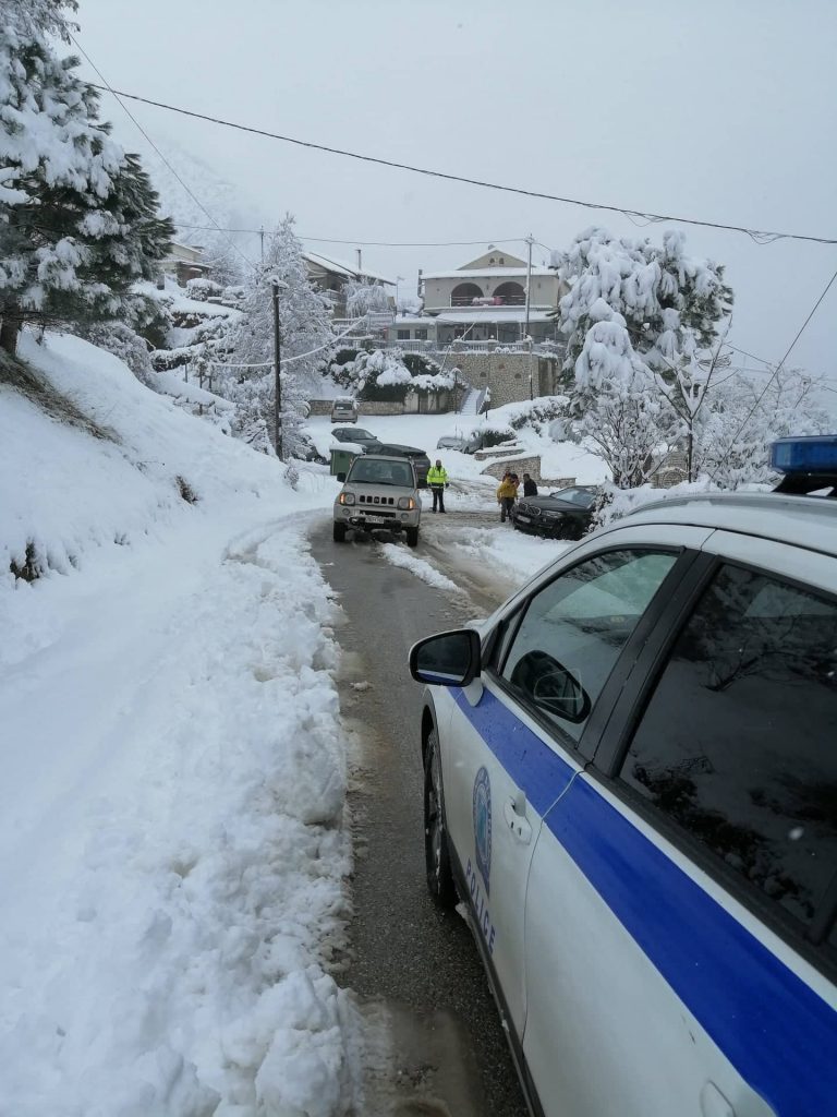 Στα “λευκά” η ορεινή και ημιορεινή Αιγιάλεια – Εκτροπή οχήματος στο Πυργάκι Αιγίου