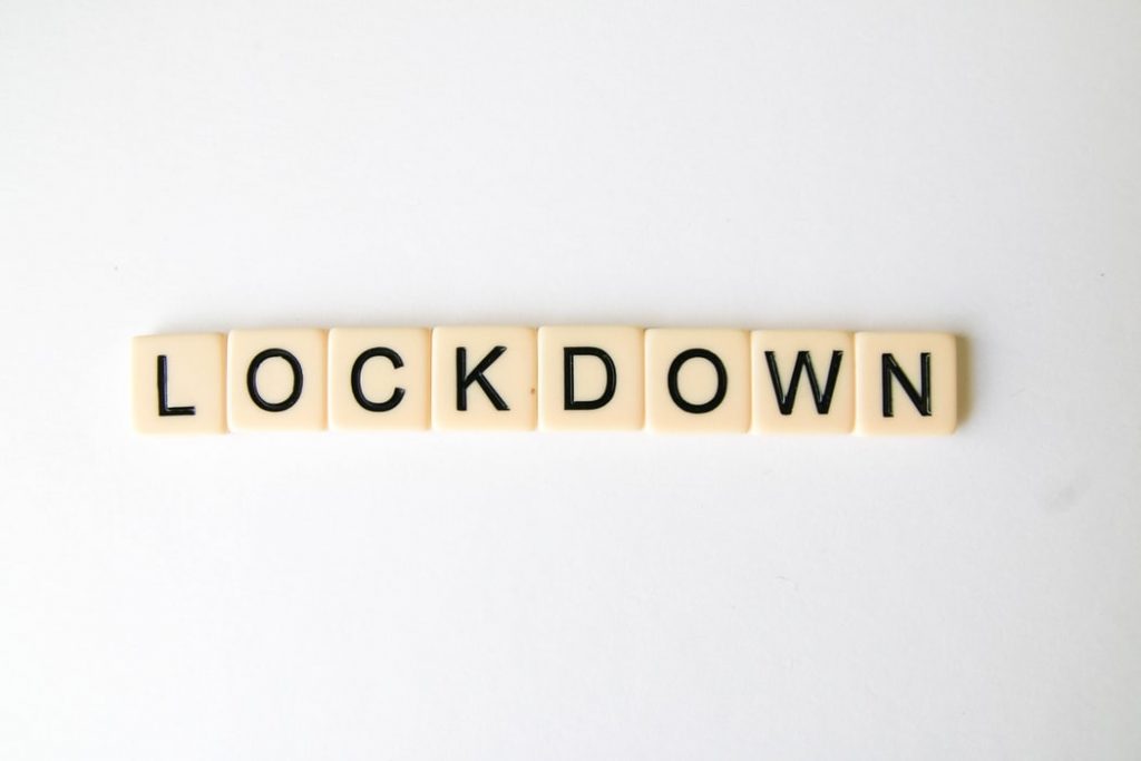 Αυστηρό lockdown - Πέτσας: Από Κυριακή τέλος σε click away, βιβλιοπωλεία, κομμωτήρια - Τα μέτρα