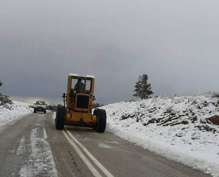 Συνεχείς επιχειρήσεις της Πολιτικής Προστασίας του Δήμου Αιγιαλείας στο ορεινό οδικό δίκτυο