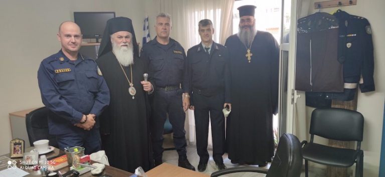 Επίσκεψη Ιερώνυμου στο Αστυνομικό Τμήμα Αιγίου