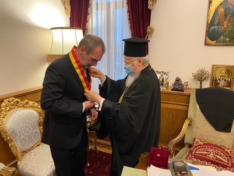 Κατσανιώτης: «Από τις πιο συγκινητικές στιγμές της πορείας μου η τιμητική απονομή του Σταυρού του Αγίου Ανδρέου από τον Οικουμενικό Πατριάρχη»