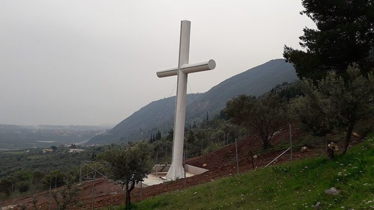 Θα φωτιστεί και πάλι ο Τίμιος Σταυρός στο Σελινούντα μετά την κλοπή των μπαταριών