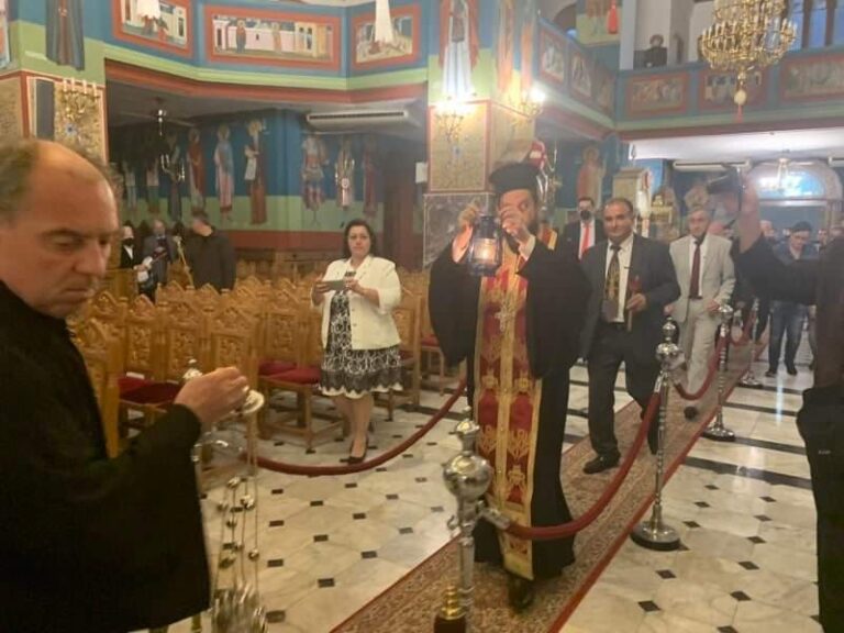 Έφτασε το Άγιο Φως στο Μητροπολιτικό Ιερό Ναό Φανερωμένης Αιγίου