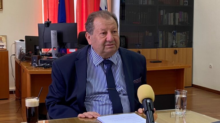 ΒΙΝΤΕΟ: Εφ’ όλης της ύλης η συνέντευξη Τύπου του Δημάρχου Αιγιάλειας Δημήτρη Καλογερόπουλου