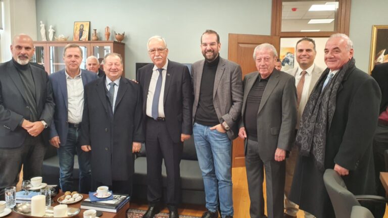 Ο Νεκτάριος Φαρμάκης στα εγκαίνια του νέου Δημαρχείου Καλαβρύτων