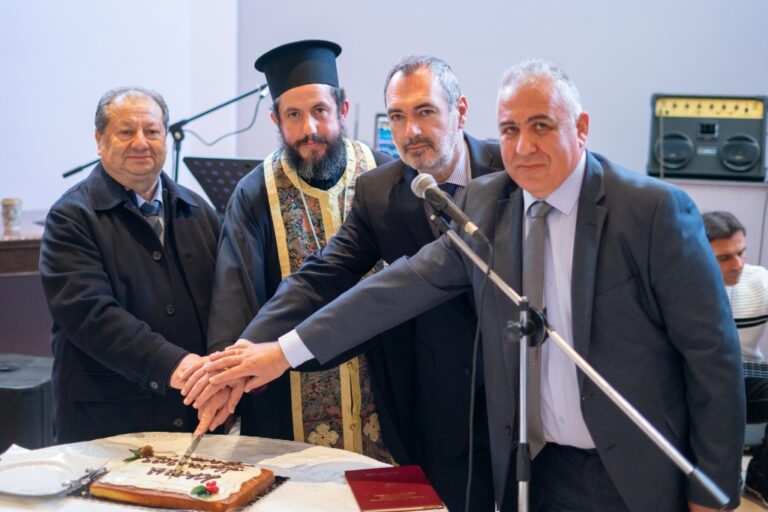 Το αδιαχώρητο στην αίθουσα «Έσπερος» για την εκδήλωση κοπής της πρωτοχρονιάτικης πίτας του ΚΑΠΗ!