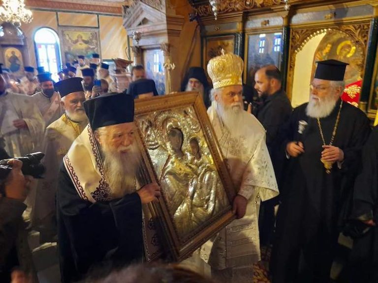 Με εκκλησιαστική λαμπρότητα και μεγαλοπρέπεια η επιστροφή της χαριτόβρυτης Ιεράς Εικόνος της Παναγίας της Τρυπητής
