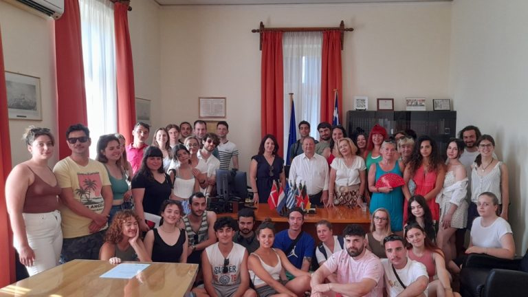 Στο δημαρχείο Αιγιαλείας 43 νέοι και νέες από οκτώ ευρωπαϊκές χώρες