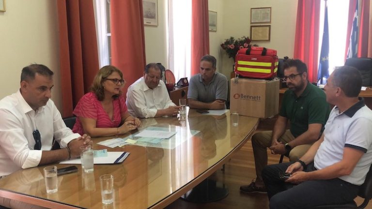 Παραδόθηκε εξοπλισμός Πρώτων Βοηθειών στο Δήμο Αιγιαλείας