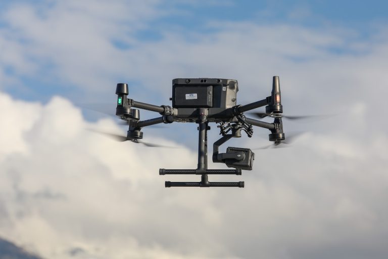 Παρέλαβε τα 3 μη επανδρωμένα αεροχήματα (drones) η Ελληνική Αστυνομία από τον Αντιπεριφερειάρχη Φ. Ζαΐμη