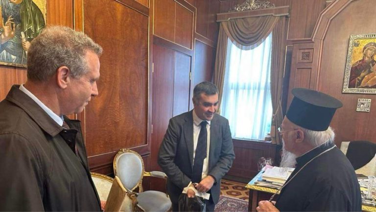 Παραδόθηκαν σπάνια χειρόγραφα Bυζαντινής Μουσικής στο Οικουμενικό Πατριαρχείο από Αιγιώτες Ιεροψάλτες