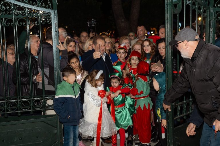 Θεαματική έναρξη για το Πάρκο των Χριστουγέννων στο Αίγιο!