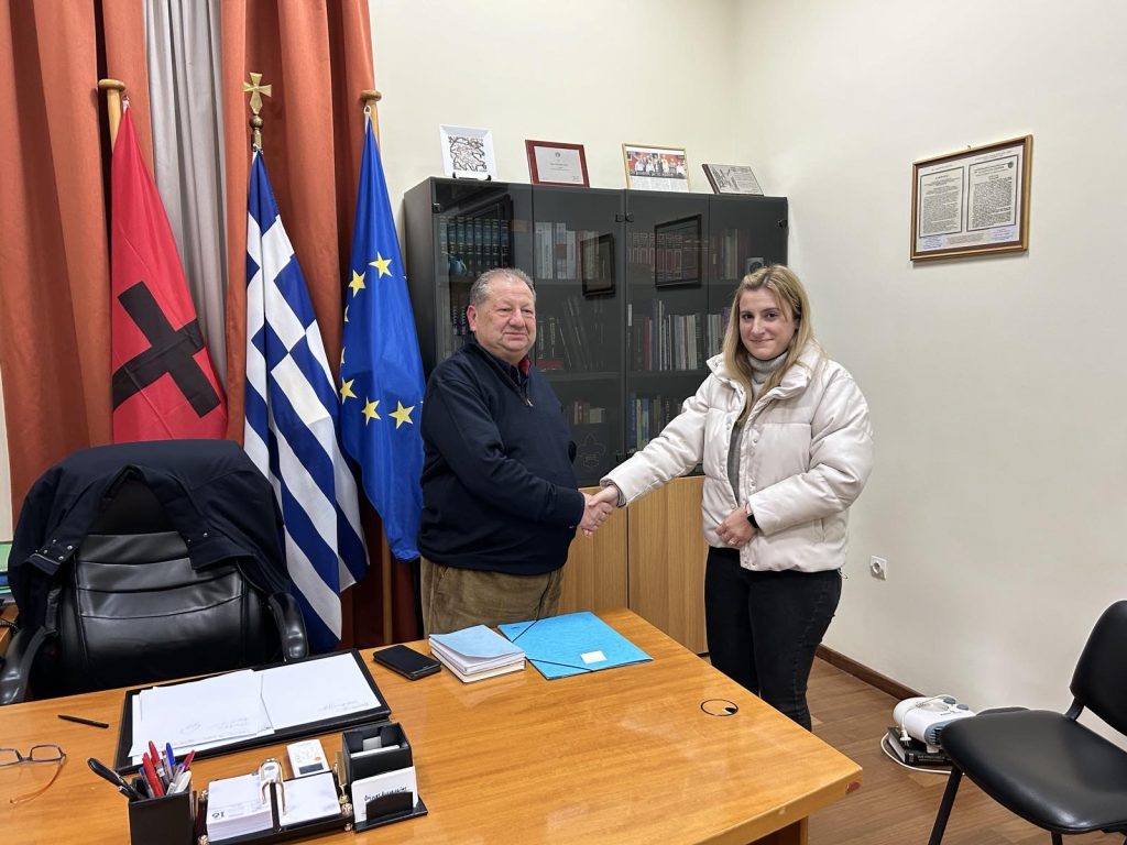 Δέχθηκε δημότες στο γραφείο του ο Δήμαρχος Αιγιαλείας Δημήτρης Καλογερόπουλος