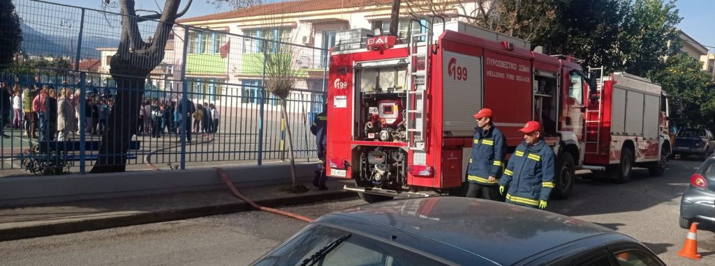 Εντυπωσιακή άσκηση της Πυροσβεστικής Αιγίου στο 5ο Δημοτικό Σχολείο Αιγίου