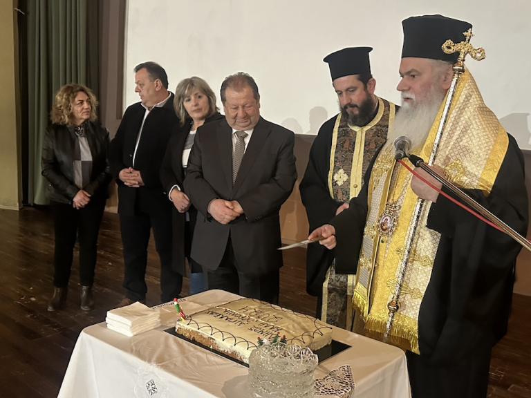 Μήνυμα συνεργασίας και αλληλεγγύης στην κοπή της πρωτοχρονιάτικης πίτας του Δήμου Αιγιαλείας