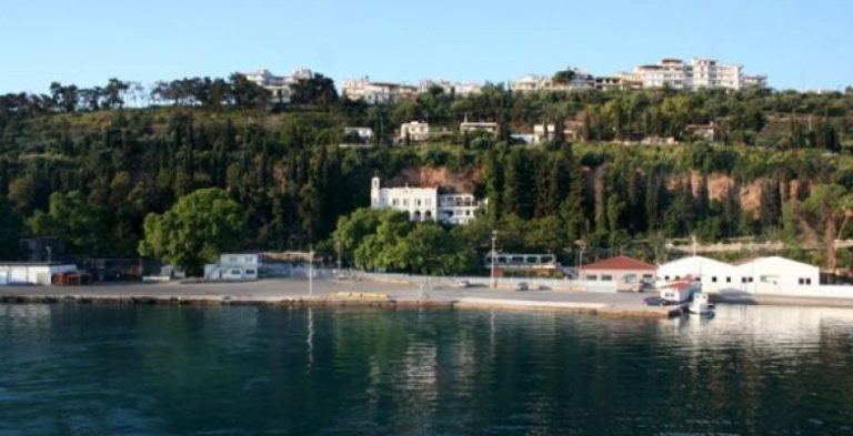 Ανοιχτό απογευματινές ώρες για πάρκινγκ, τμήμα του Παλαιού Λιμένα Αιγίου