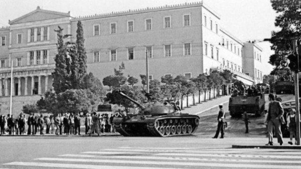 Κώστας Βελαώρας: "Οι πολλές “εικοστές πρώτες” της Ιστορίας"