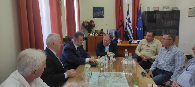 Επίσκεψη Αποστολάκη, βουλευτή Επικρατείας του ΣΥΡΙΖΑ, στο Δήμαρχο Αιγιαλείας Δημήτρη Καλογερόπουλο