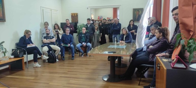 Μάζεψαν υπογραφές και πήγαν στο Δήμαρχο – Αντιδρούν για την πεζοδρόμηση Τρίγωνης και μέρους της Κλ. Οικονόμου