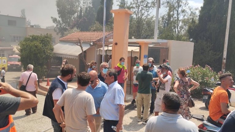 Φωτιά στην Πάτρα – Η Περιφέρεια Δυτικής Ελλάδας στη «μάχη του Γηροκομειού»