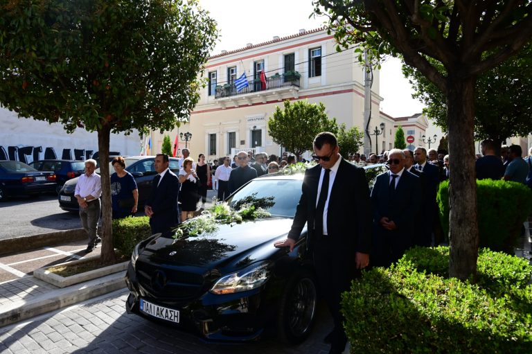 Σε βαρύ κλίμα το ύστατο χαίρε στο Δήμαρχο Αιγιάλειας Δημήτρη Καλογερόπουλο