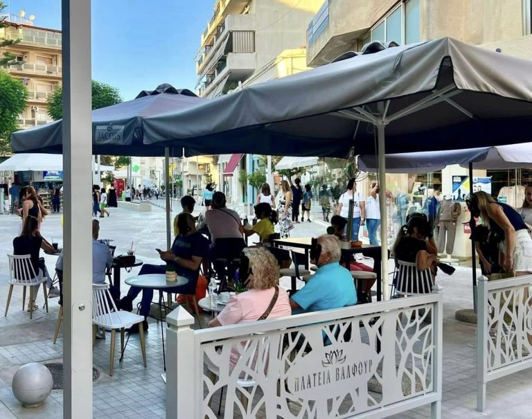 Δήμος Αιγιαλείας: «Παραμένει ως έχει η κυκλοφοριακή ρύθμιση στην Τρίγωνη Πλατεία»