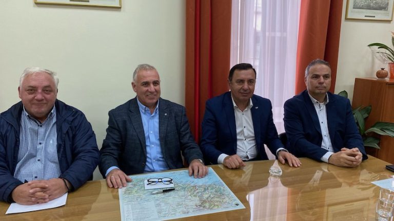ΔΗΜΟΣ ΑΙΓΙΑΛΕΙΑΣ: Πεζοδρομήσεις, καθημερινότητα, έργα ΔΕΥΑ και εξελίξεις στην καθαριότητα, στην πρώτη συνέντευξη Τύπου της χρονιάς
