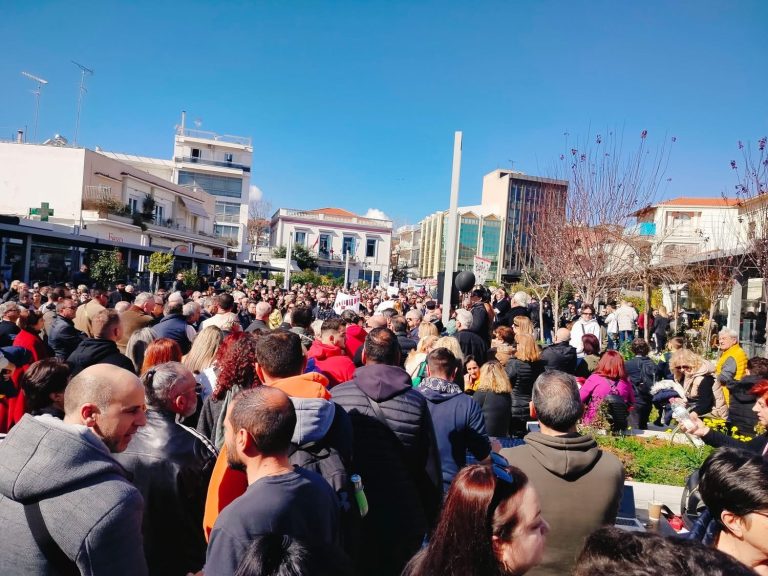 ΤΕΜΠΗ: Κοσμοπλημμύρα στην πλατεία Αγίας Λαύρας Αιγίου – Η Αιγιάλεια ζητά ΔΙΚΑΙΟΣΥΝΗ