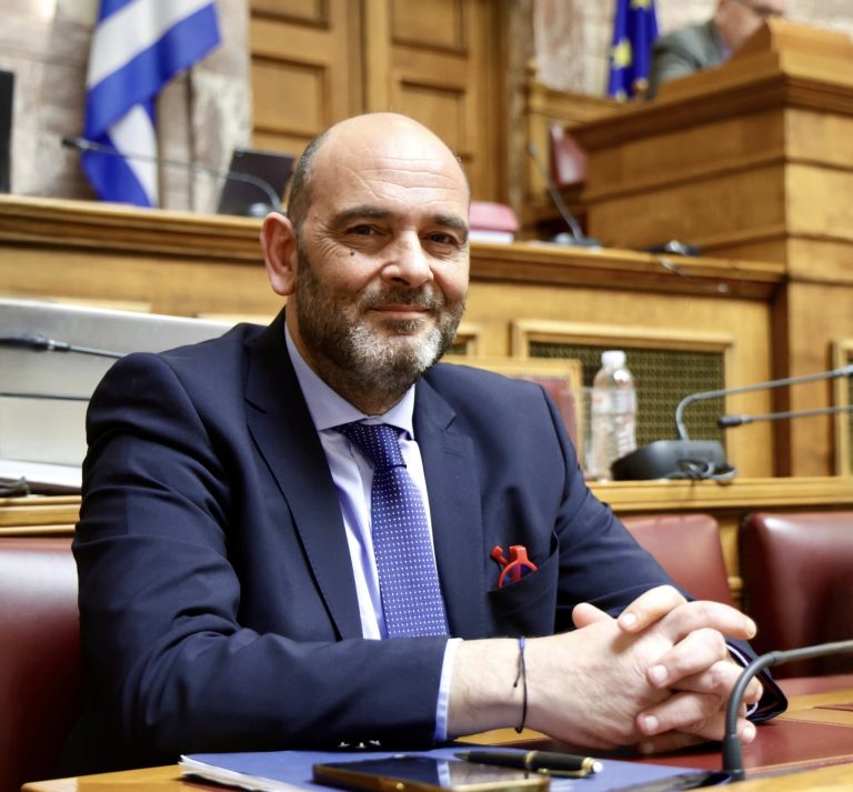 Παραμένει ως Υφυπουργός Πολιτισμού ο Αχαιός Ιάσονας Φωτήλας