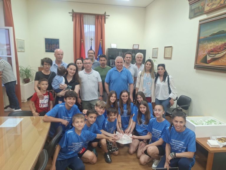 Στο Δημαρχείο οι δέκα μαθητές από την Αιγιάλεια που συμμετείχαν στους 2ους Παιδικούς ΟλυμπιακούςΑγώνες στην Αρχαία Ολυμπία