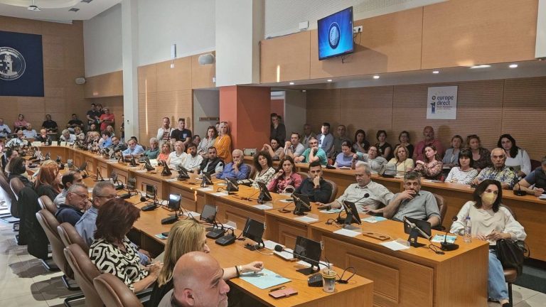 Μεταφορά μαθητών: Σύσσωμη η εκπαιδευτική κοινότητα, οδηγοί και γονείς στην εκδήλωση της Περιφέρειας