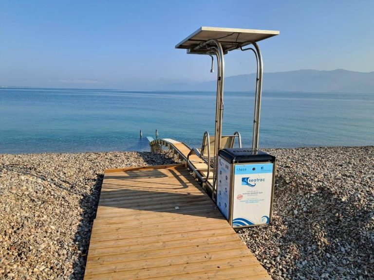 Νέα ράμπα θαλάσσης για ΑμεΑ στην Αλυκή Αιγίου – Πρόσβαση για όλους!