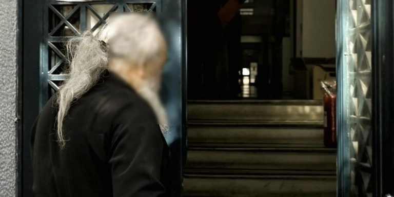 Καλάβρυτα-Μέγα Σπήλαιο: Προφυλακιστέοι ο ηγούμενος και ακόμα πέντε κατηγορούμενοι για υπόθεση αρχαιοκαπηλίας