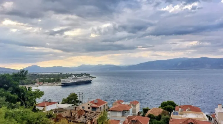 Κώστας Βελαώρας: Πρέπει να βρεθεί μια λύση για τα Ψηλαλώνια – Σεβασμός στην πόλη, σεβασμός στον επισκέπτη